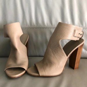 Vince Nude Leather Heels Sandals size 7